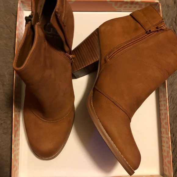 Gianni Bini 8.5 Tan Ankle Boots - Picture 3 of 4